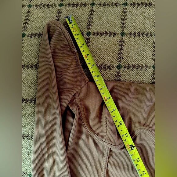 Princess Polly camel ribbed off the shoulder long sleeved crop top 4 - Picture 4 of 12